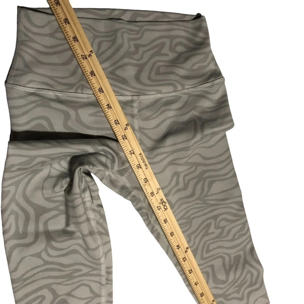 Alo Airbrush Capri High Waist‎ White/Grey Zebra Print Size Small